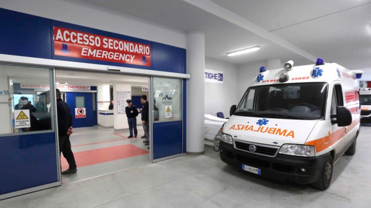 Napoli, aggressione al pronto soccorso dell'Ospedale del Mare: OSS preso a  testate in faccia e a calci | Scisciano Notizie