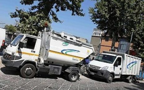 Napoli, l'ennesima crisi rifiuti genera il terremoto in casa Asia: si dimette il CdA dopo l'intervento del Sindaco 6 camion ASIA