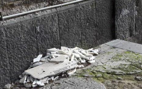 Napoli, Cimitero del Pianto: degrado e scheletri esposti dove sono sepolti Totò e i grandi della città 5 degrado1