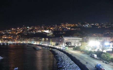 Napoli, ancora sangue sul Lungomare: nella notte fra sabato e domenica due giovani feriti da colpi d'arma da fuoco. A Piazza Vittoria passanti bloccano ladro 5 lungomare caracciolo