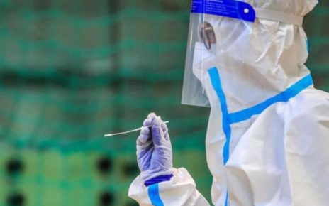 Dl Malattia, Bonandini (commercialisti): "Giusto tutelare soltanto i professionisti iscritti agli Albi" 3 virus test covid tamponi afp