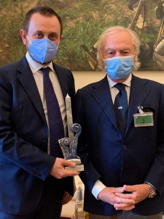 Ettore Rosato Vicepres. Camera dei Deputati premiato da Gennaro Amato Pres. AFINA