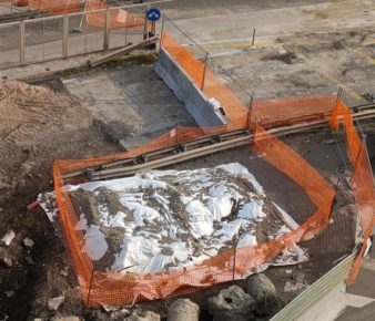 Napoli, fermi i lavori per demolizione del ponte delle Repubbliche Marinare. Lo sfogo di commercianti e residenti: "Cantiere fermo da un mese e con la strada deviata non lavoriamo più. Temiamo che l'amianto arrivi nelle nostre case" 3 cantiere1