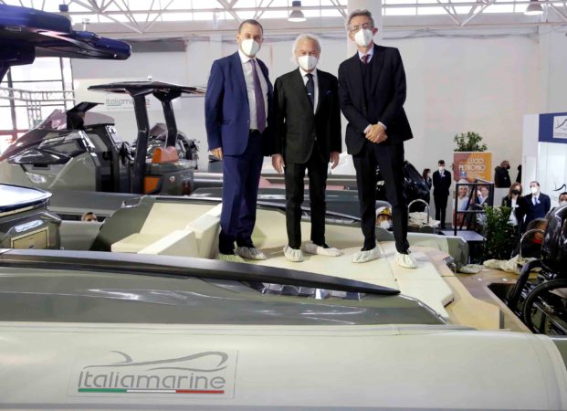 da sx. Ettore Rosato vicepres. Camera Gennaro Amato pres. Afina e Gaetano Manfredi sindaco Napoli al Nauticsud 2022 RST3680