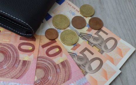 Campania, caro prezzi. Saiello: "Intensificare i controlli sui beni di prima necessità" 3 soldi portafoglio portafogli monete euro banconote borsello borsellino ritrovato contanti spiccioli 10 1200x900 1