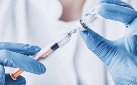 Somma Vesuviana, Scuola: domani Open Day vaccinale 3 vaccino siringa boccetta medico infermiera AdobeStock 130277597 scaled 1