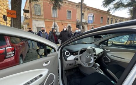 Somma Vesuviana, arrivano le “sentinelle dell’ambiente”: postazioni per ricarica di auto elettriche dotate anche di sensori per il rilevamento delle polveri sottili e video–camera 4 Sentinelle ambientali 017 scaled 1