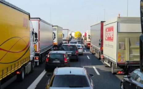 Caro carburanti e fermo autotrasporti, Confedercontribuenti: "Il Governo annulli o sospenda subito le accise. E' la soluzione giusta" 3 Tir Traffico Accise Benzina Carburanti