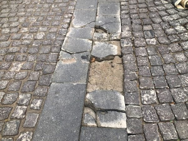 Vomero uno dei tanti dissesti in via Luca Giordano