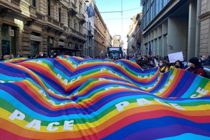 bandierapace manifestazionemi adn