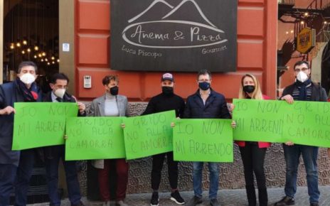 Campania, Pizza anticamorra: tour della solidarietà di Europa Verde nelle pizzerie di Frattamaggiore vittime di una stesa 4 pizzaanticamorra