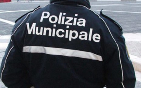 Arzano, minacce di morte al comandante della Municipale. Borrelli e Zabatta (Europa Verde): “Solidarietà al comandante Chiariello. Territorio da ‘bonificare’ con il supporto della presenza militare” 3 polizia municipale1