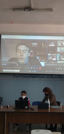 Crotone, Iniziativa con Gianmario Siani all’IC “Vittorio Alfieri” per il progetto “I colori della legalità” 2 Manifestazione incontro con Gianmario Siani presentazione elaborati 11