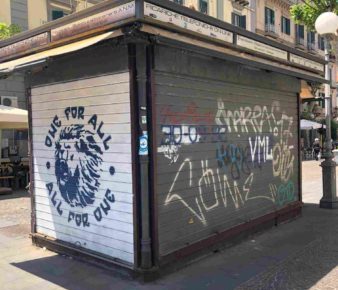 Napoli: la crisi delle edicole di giornali 4 Napoli via Scarlatti edicola chiusa