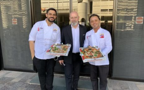 Bologna, Bonaccini omaggia la pizza partenopea 9 Pizza Bonaccini
