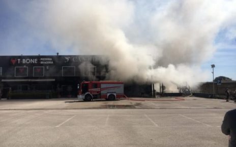 Maddaloni, vasto incendio divampa nel deposito sotterraneo di uno show-room articoli da regalo 6 show room