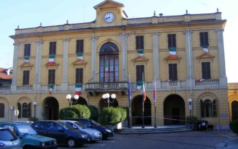 Comunali Portici. Attesa biblica per il candidato di centrodestra, arriverà il Messia o un falso profeta? 4 Santhia municipio