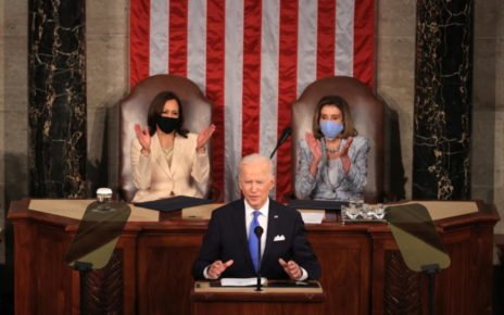 Favorire la "fuga di cervelli" dalla Russia verso gli USA: l'idea di Joe Biden proposta al Congresso 3 biden hero ansa