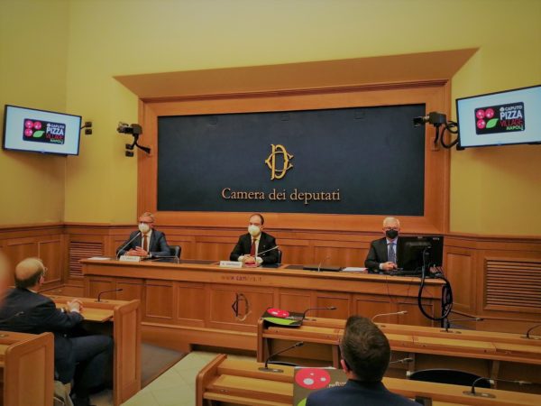 da sx. Claudio Sebillo Oramata Grandi Eventi e on. Alessandro Amitrano