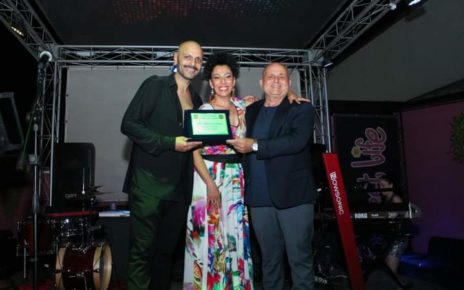 Mariglianella, l’omaggio dell’Amministrazione Comunale alle decennali attività di danza dell’Associazione “Latino Angel” 5 1. Giovanni Porcaro e Tonya Di Maio con Felice Porcaro Vicesindaco di Mariglianella 22.6.2022