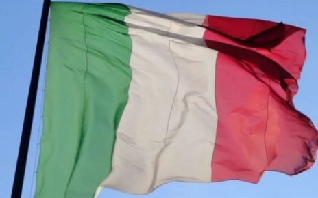 Italia, 76^ Festa della Repubblica nata dalla Resistenza e nutrita dalla Costituzione 3 PX bandiera italiana