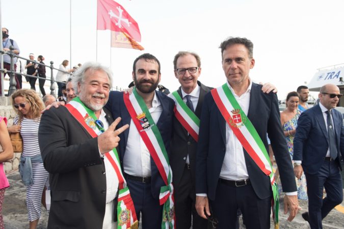 Regata Storica da sx Consigliere Delegato Venezia Giovanni Giusto Sindaco di Amalfi Daniele Milano Vicensindaco di Genova Massimo Nicolo Sindaco di Pisa Michele Conti