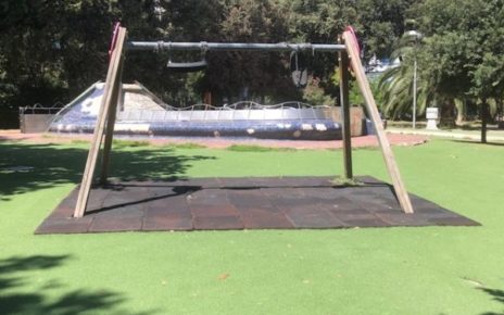 Napoli, parco Mascagna: nuovo appello per la riqualificazione 3 Napoli parco Mascagna altalena rotta