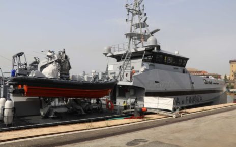 La nave più grande della Guardia di Finanza è ripartita da Napoli 3 la nave Osum alla banchina della stazione marittima di Napoli