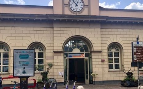 Napoli, funicolare di Chiaia: dal 1° ottobre 15.000 passeggeri appiedati 4 Napoli stazione superiore della funicolare di Chiaia