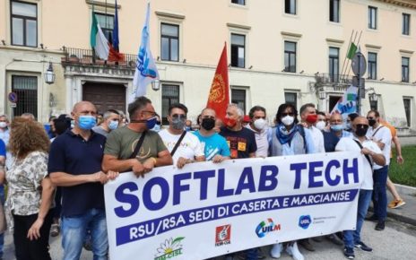 Presidio lavoratori Softlab ex Jabil alla prefettura di Caserta 17 6 2021