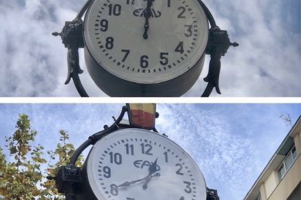 Vomero piazza Vanvitelli orologio con quadranti con orari diversi