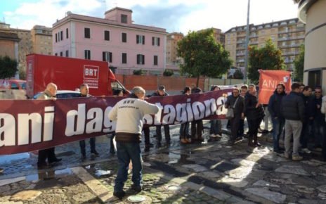 Campania, Lavoratori stagionali. Senatore Ruotolo: “Un tavolo tra i ministeri per estendere tutele e garantire reddito e diritti” 3 roma stagionali amalfi contro naspi 07