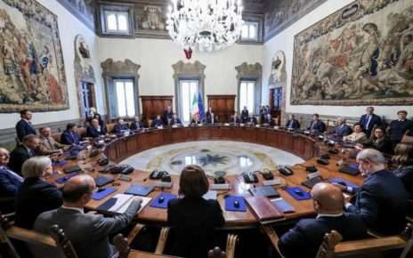Governo, primo Consiglio dei Ministri. Meloni: "Dobbiamo essere uniti, ci sono emergenze da affrontare per il Paese" 4 1666525876238 large