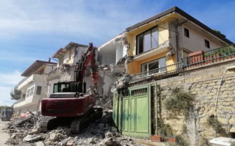 Campania, Nappi (Lega): "Avanti con condono abusi di necessità" 5 Labbattimento in Via Agnolella a Napoli