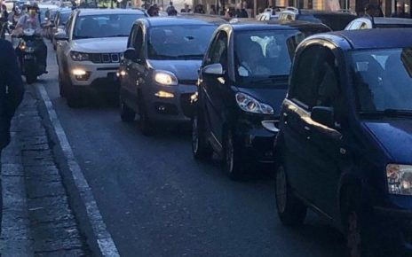Vomero via Stanzione traffico 8 10 22