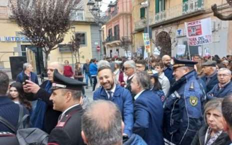 Acerra, Marcia contro la camorra a 40anni dalla storica manifestazione d Don Riboldi. Europa Verde: “Noi sempre in prima fila contro la criminalità e al fianco delle persone per bene” 4 Marcia Acerra 1