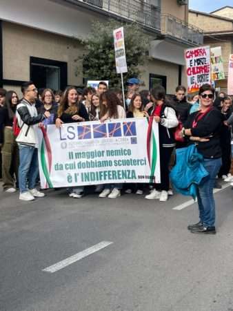 Acerra, Marcia contro la camorra a 40anni dalla storica manifestazione d Don Riboldi. Europa Verde: “Noi sempre in prima fila contro la criminalità e al fianco delle persone per bene” 5 Marcia Acerra 8