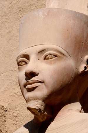 Statua di Tutankhamon Foto archivi Maurizio Damiano