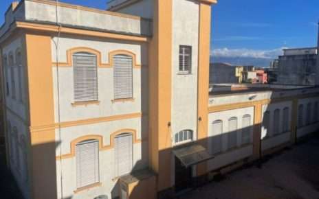 Mariglianella, avviati i lavori per l’installazione dei pannelli frangisole per l’Istituto Comprensivo "G. Carducci" 20 WhatsApp Image 2022 11 07 at 10.48.51