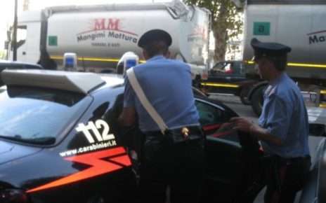 Scampia, dalla discussione virtuale a quella reale: 7 mamme si affrontano a suon di botte davanti ad un asilo: denunciate per rissa 4 carabinieri arresto 1