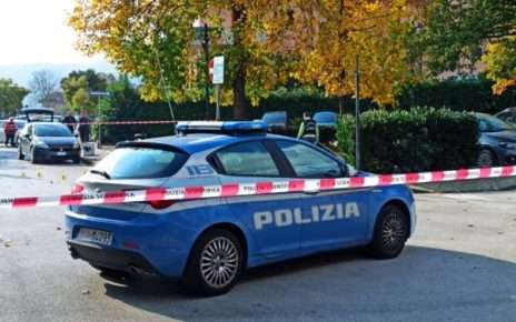 Montoro, assalto all'Ufficio Postale: scontro a fuoco tra carabinieri e rapinatori. Quattro arresti 4 polizia montoro