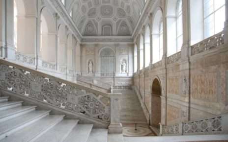 Napoli, Palazzo Reale: previste 300mila presenze entro la fine dell’anno grazie alle iniziative di dicembre 6 scalone