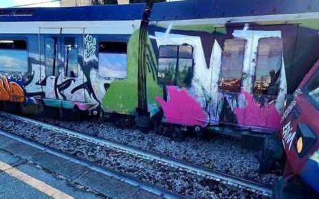 Pompei, deraglia treno della Circumvesuviana: nessun ferito a bordo 4 treno deragliato 1 1200x675 1