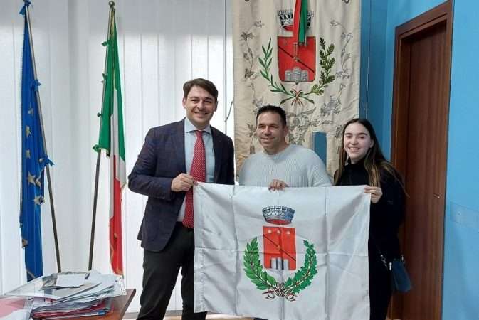 Brusciano, il Buon Natale per la GSEHNY in USA 3 3. Sindaco Giacomo Romano Joe e Vittoria Rinaldi Comune di Brusciano 16.12.2022
