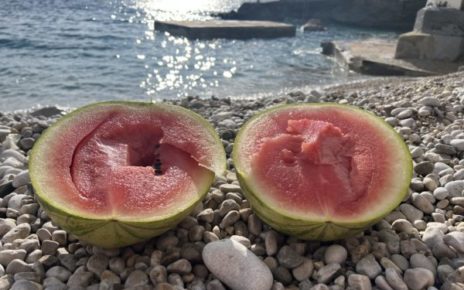 Capri, Capodanno con caldo primaverile: gli auguri con anguria e brindisi in riva al mare 6 Capri Louis Molino scaled 1