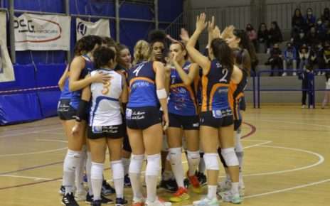 VOLLEY - Big match ad Arzano: la capolista Luvo Barattoli ospita l’insidioso Pomezia 5 Luvo Barattoli Arzano saluto iniziale 1