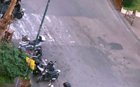 Napoli, all'Arenella ripristino parziale delle strisce blu 4 Napoli piazza Medaglie dOro strisce pedonali mancanti o sbiadite