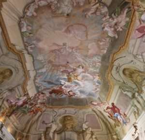 Sala da ballo di Villa Resuttano con gli affreschi di Vito DAnna 1762