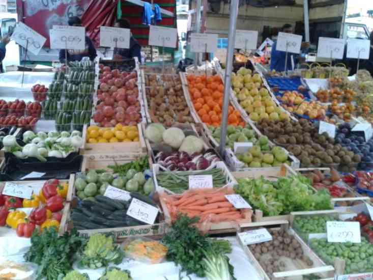 mercato settimanale alimentari