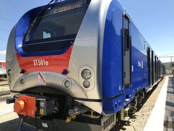 nuovi treni cumana eav 600x450 1